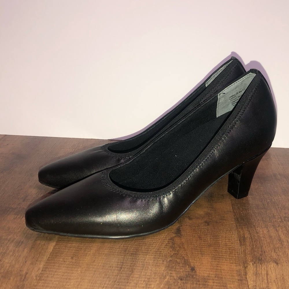 Ros Hommerson Karat black leather heels, size 6M